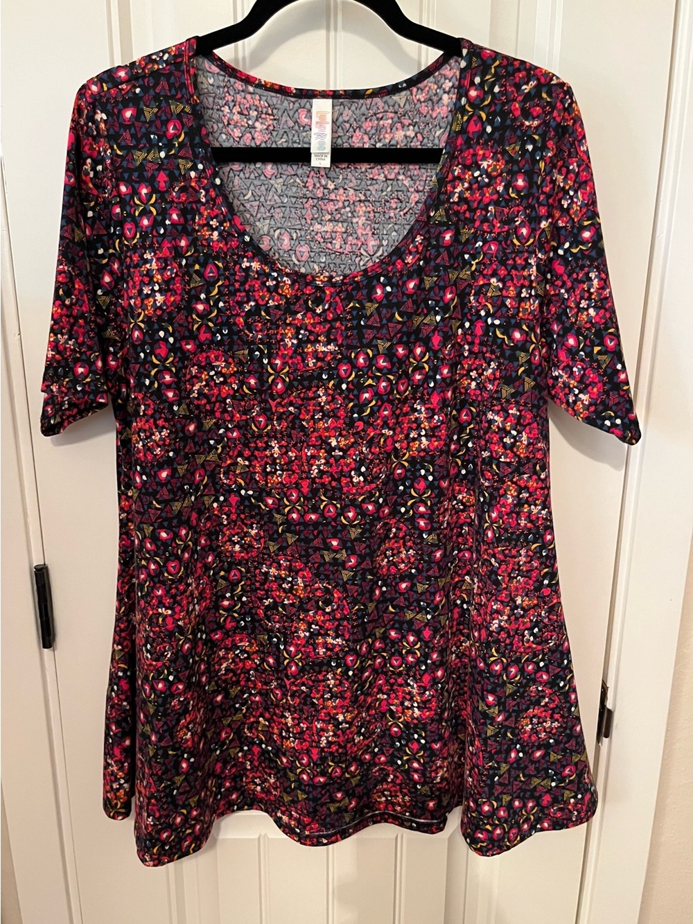 Great condition! LuLaRoe Scoop Neck Tunic in Pink Multicolor Floral